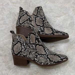 Snake-Print Ankle Booties in Beige/Black Size 7.5